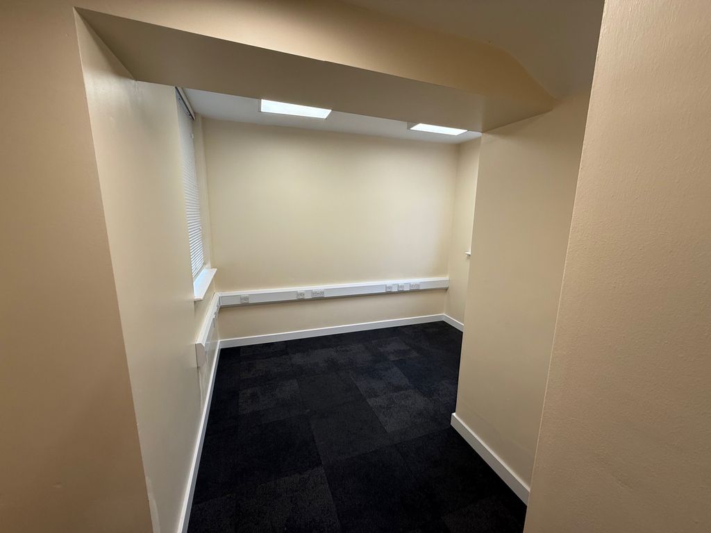 Property photo 3 of 6 Photo 2