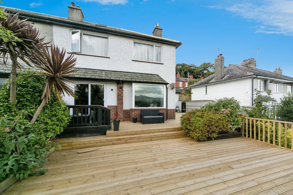 Property photo 2 of 17 Photo