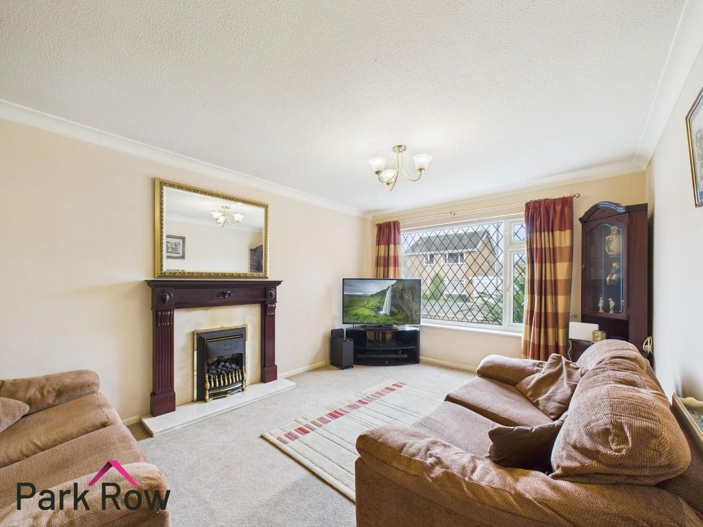 Property photo 3 of 23 Lounge