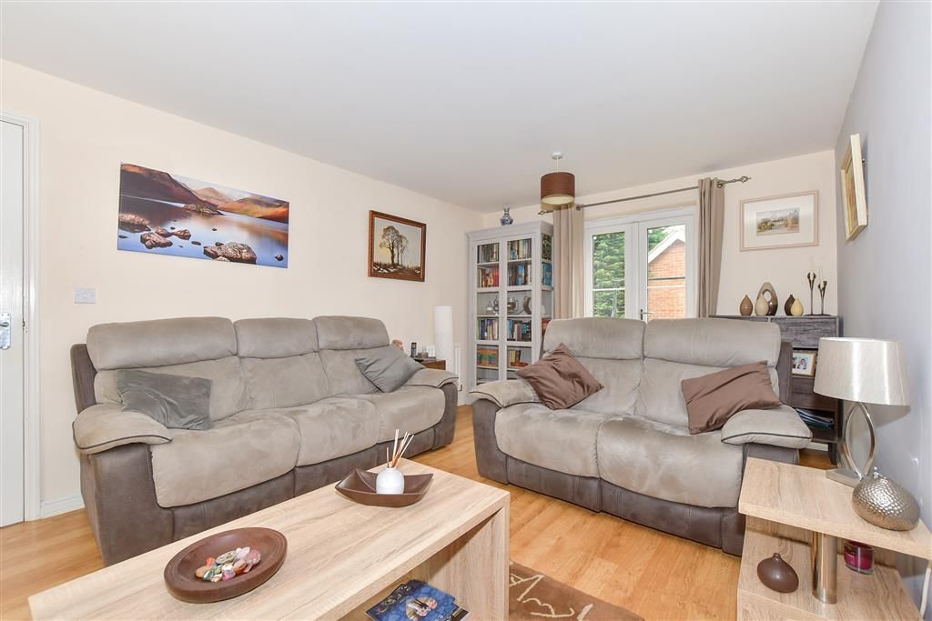 Property photo 1 of 14 Lounge