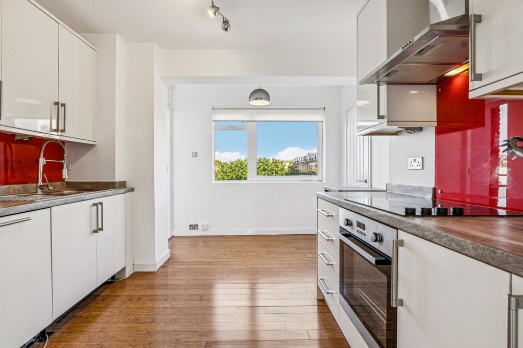 Property photo 3 of 30 Kitchen