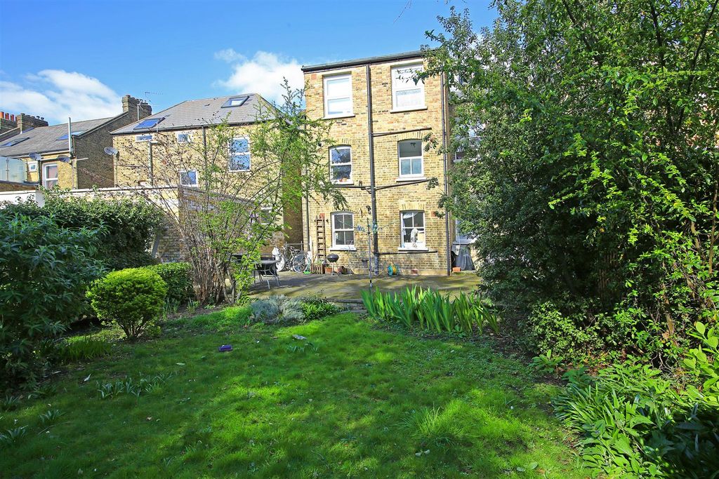 Property photo 2 of 8 F1 66 Longley Road Garden 1.Jpg