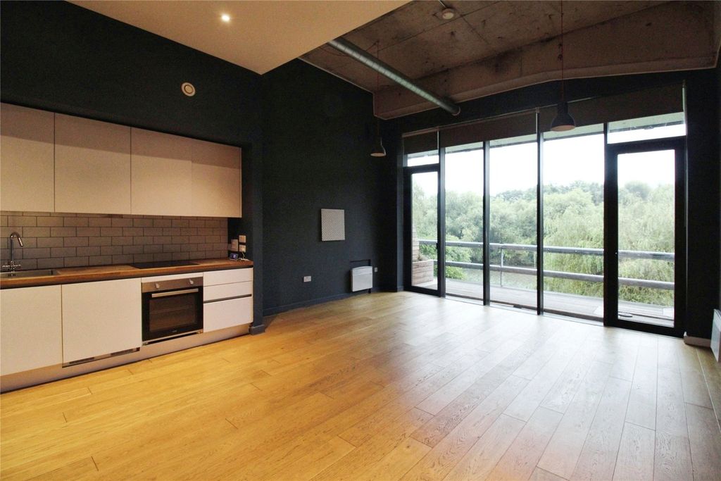 Property photo 2 of 11 Picture No. 14