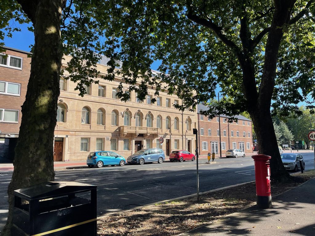 Property photo 1 of 12