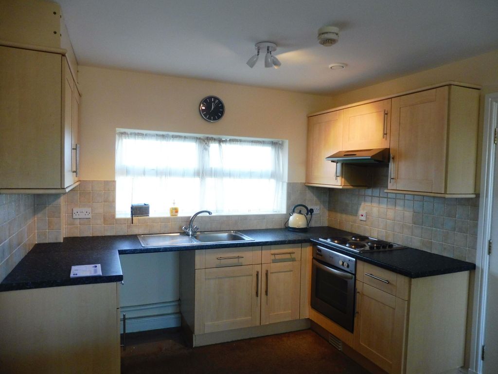 Property photo 2 of 6 Kitchen