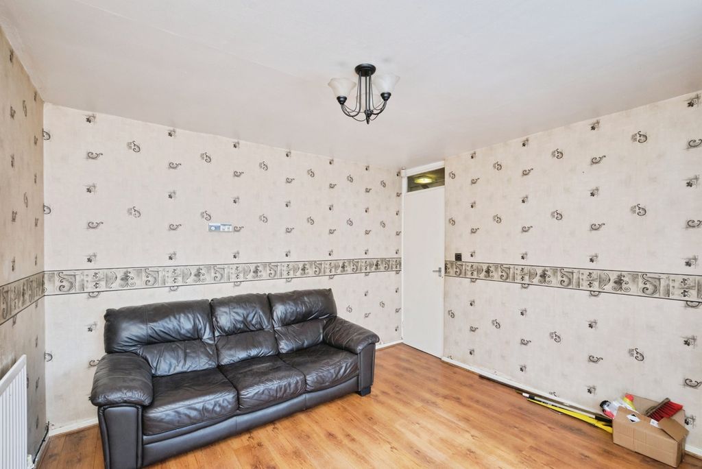 Property photo 3 of 20 Pbox-Img.Jpg