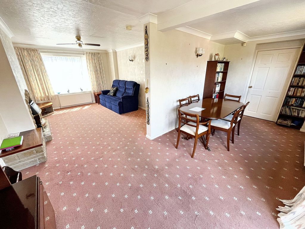 Property photo 3 of 27