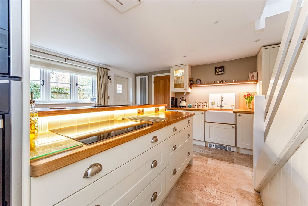 Property photo 3 of 13 Kitchen/Breakfast Rm