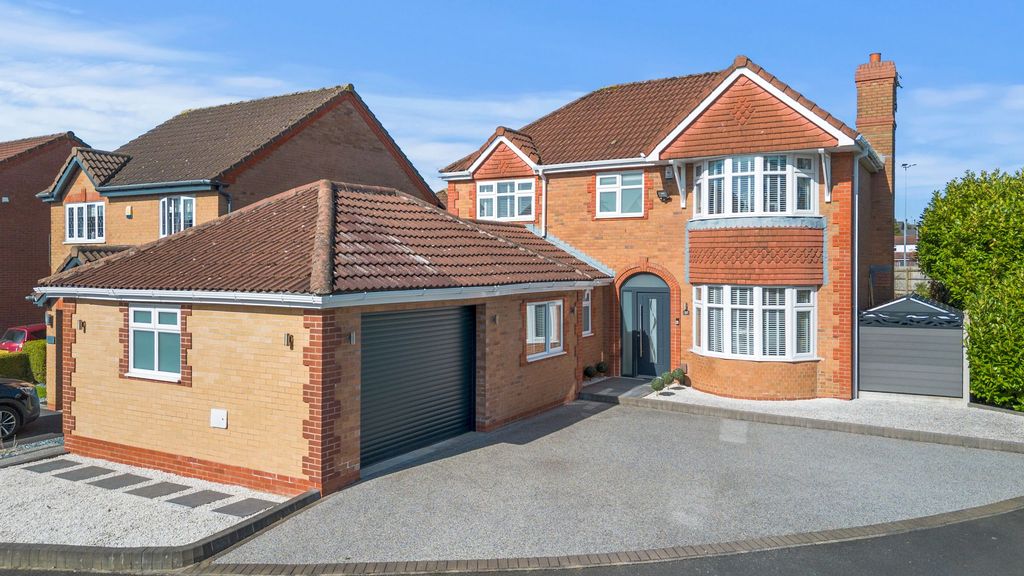 Property photo 1 of 28