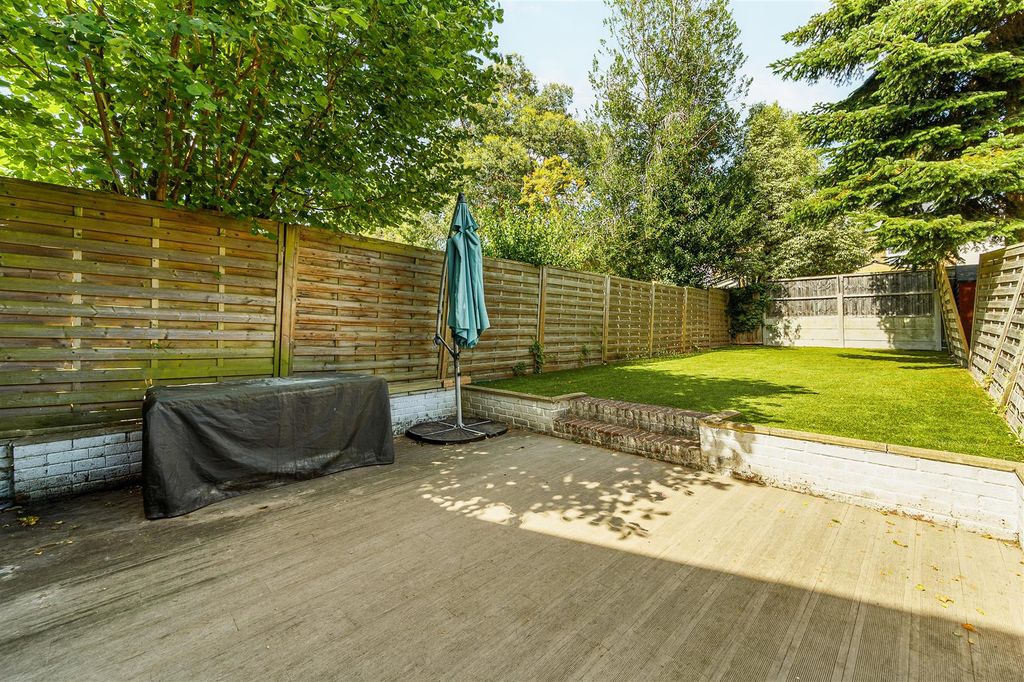 Property photo 2 of 13 Flat 1, 35 Leythe Road-7.Jpg