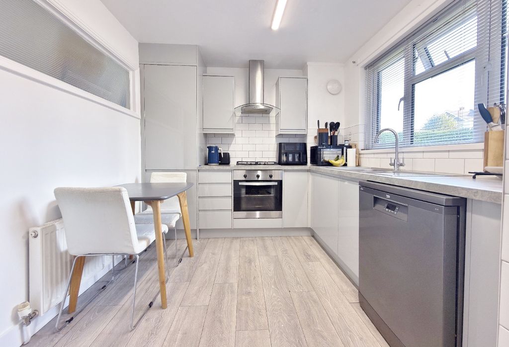 Property photo 3 of 14 5586933
