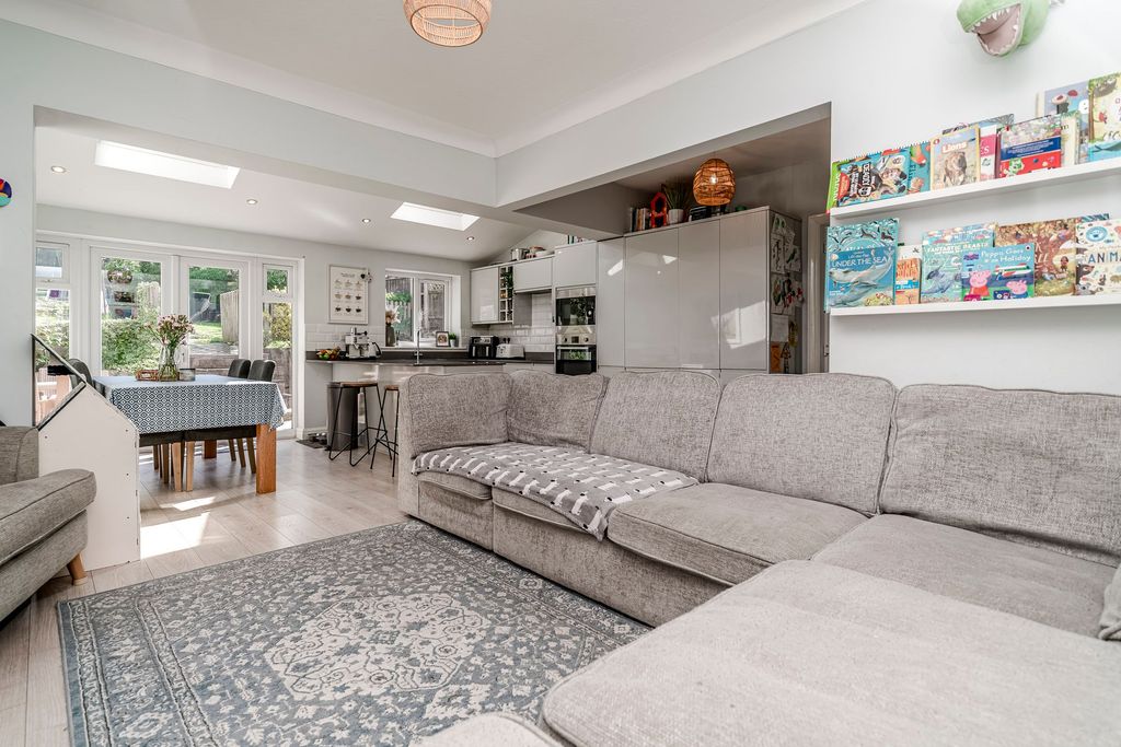 Property photo 3 of 44