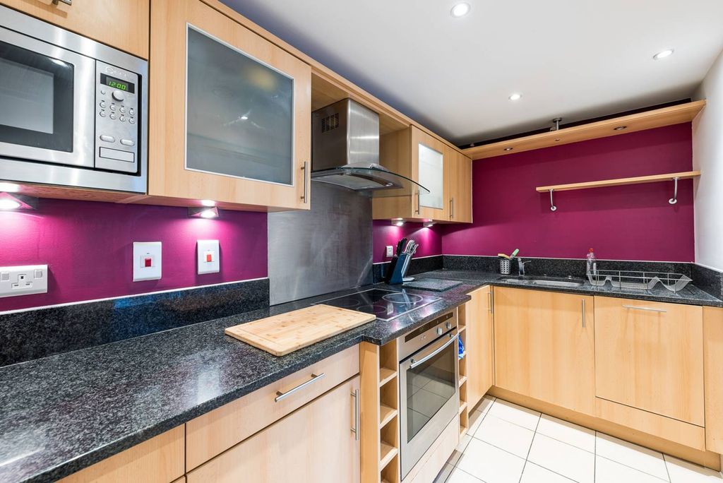 Property photo 3 of 11