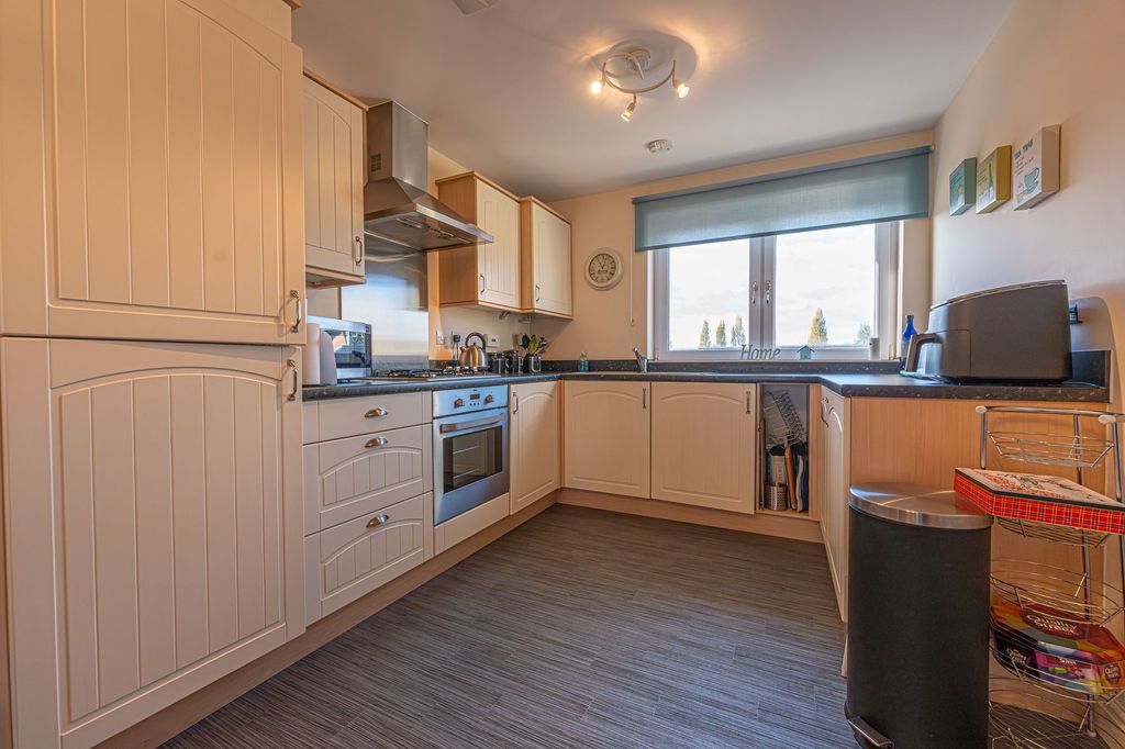 Property photo 2 of 24