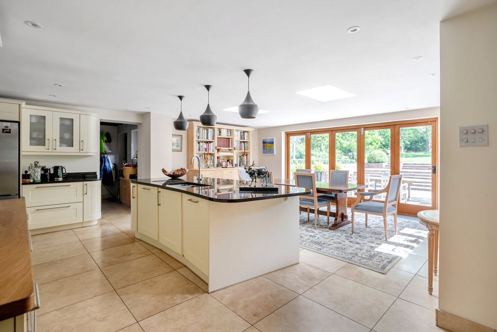 Property photo 3 of 14 Kitchen/Dining Room