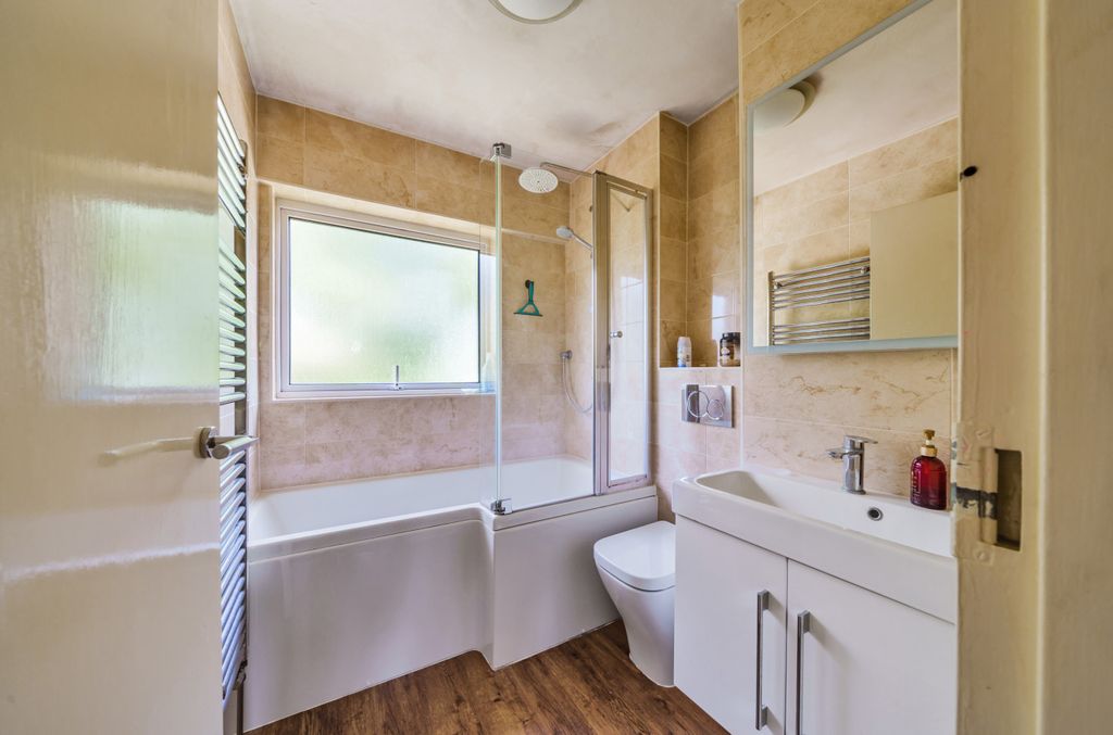 Property photo 3 of 10 Bathroom