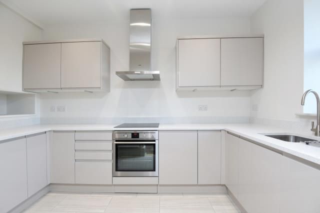 Property photo 1 of 11 Kitchen