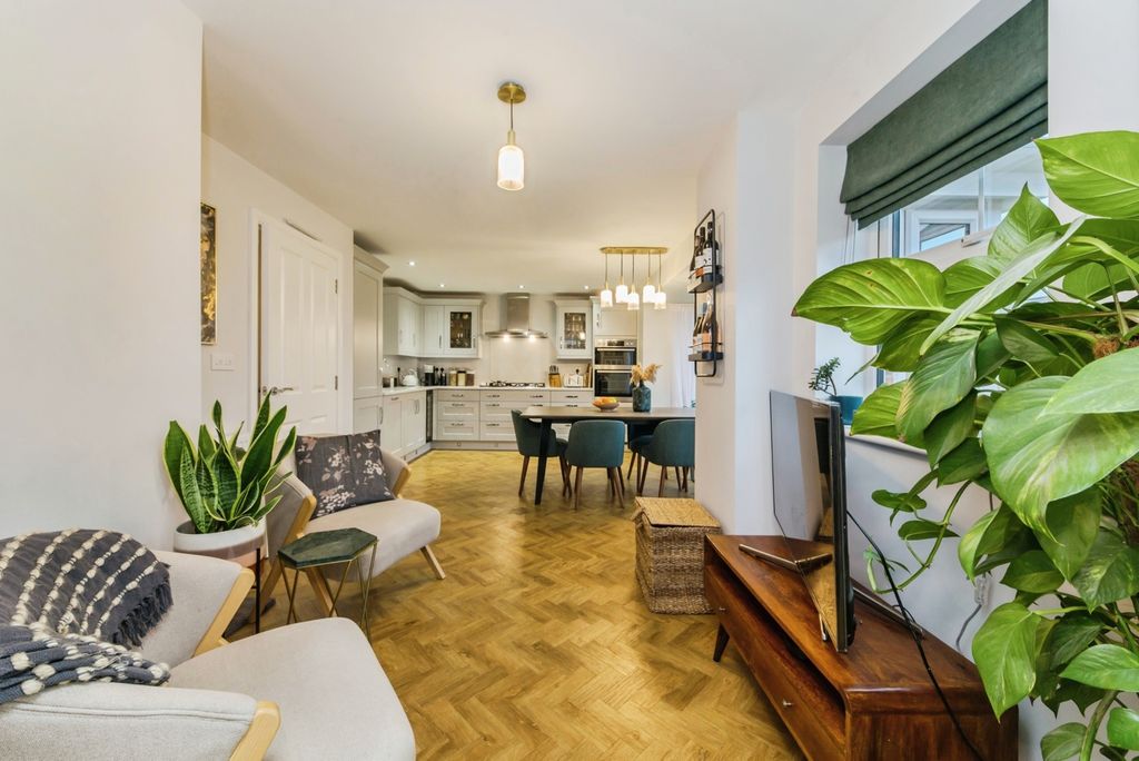 Property photo 2 of 17 Pbox-Img.Jpg