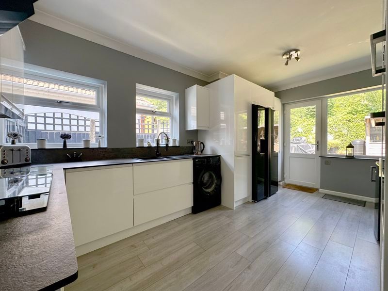 Property photo 3 of 12 Kitchen