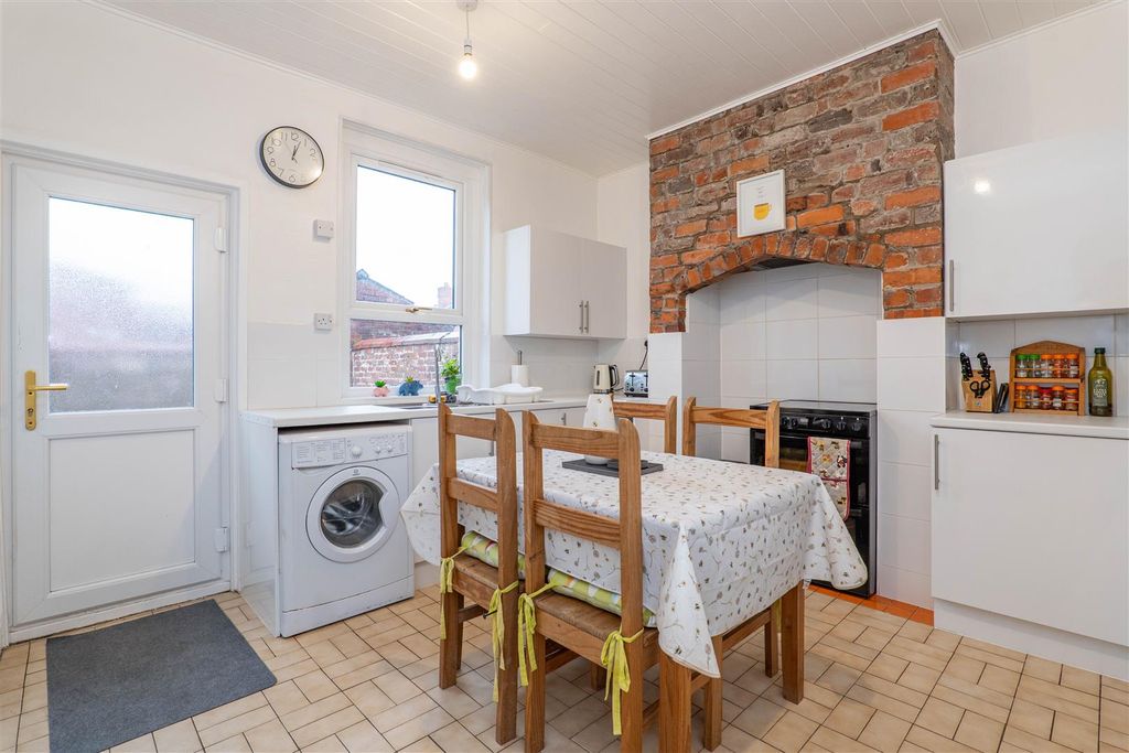 Property photo 3 of 17 Kitchen/Diner