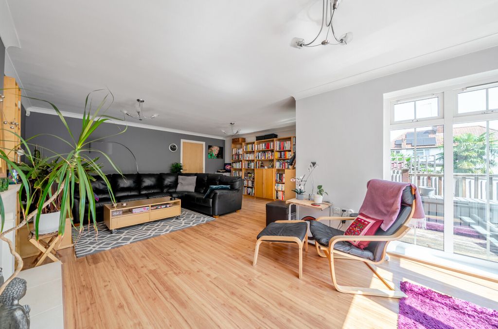 Property photo 2 of 20 1478379-10-6A3Eb1...