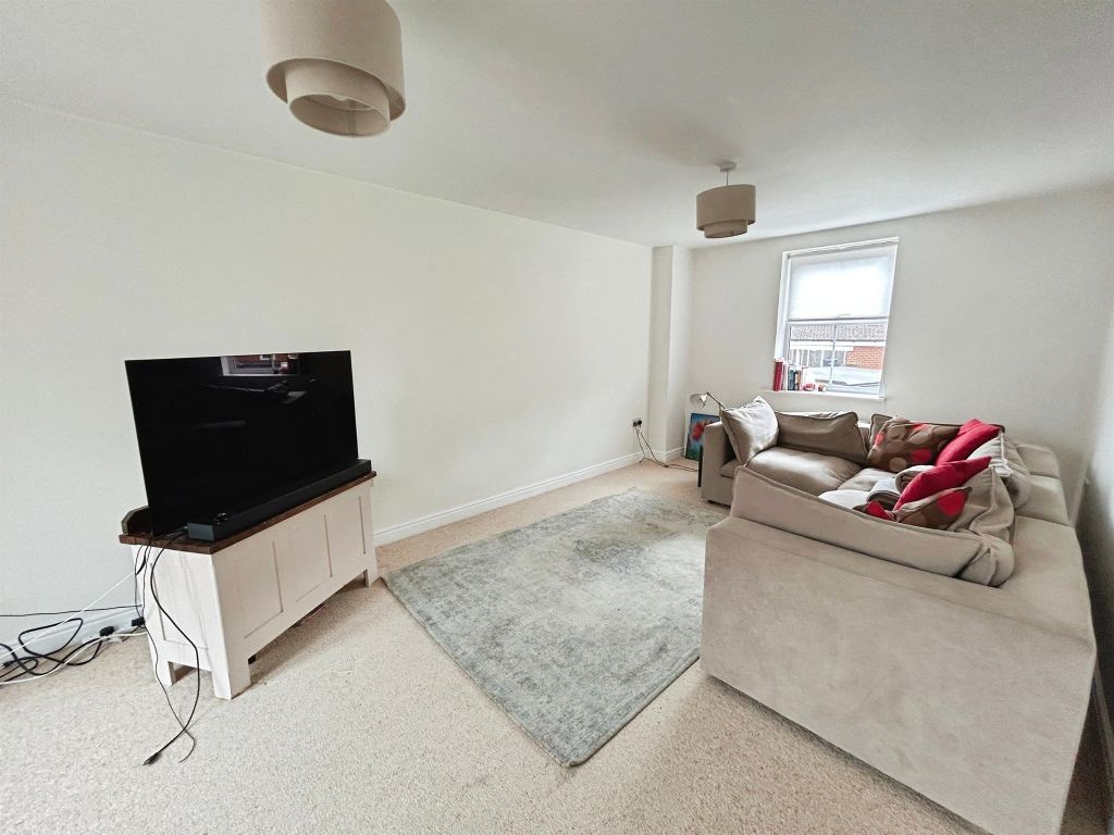 Property photo 3 of 27