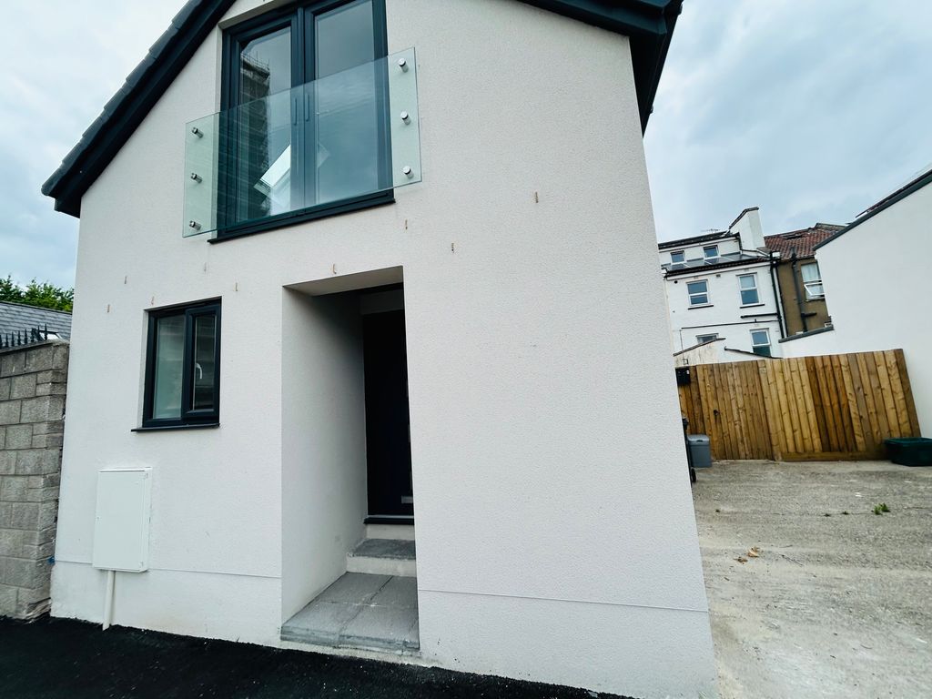 Property photo 1 of 10 View