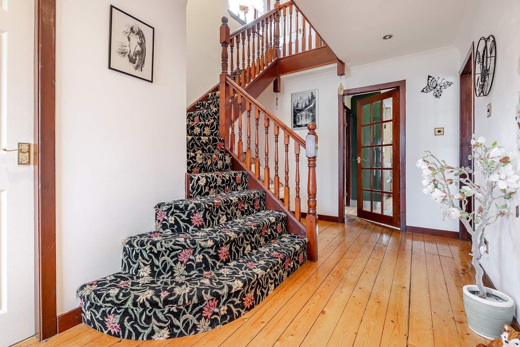 Property photo 2 of 39