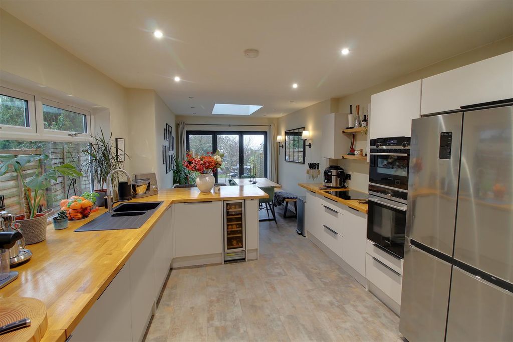 Property photo 2 of 12 Img_8431-Img_8433.Jpg