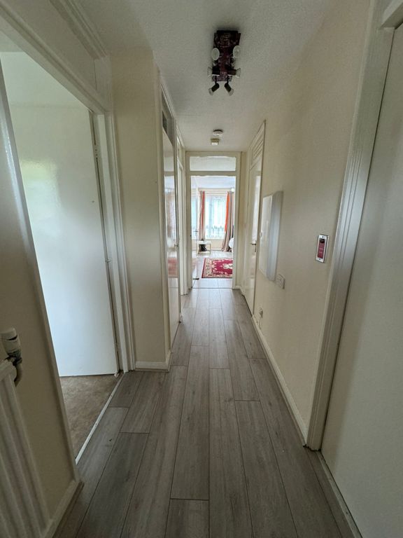 Property photo 2 of 6 Hallway