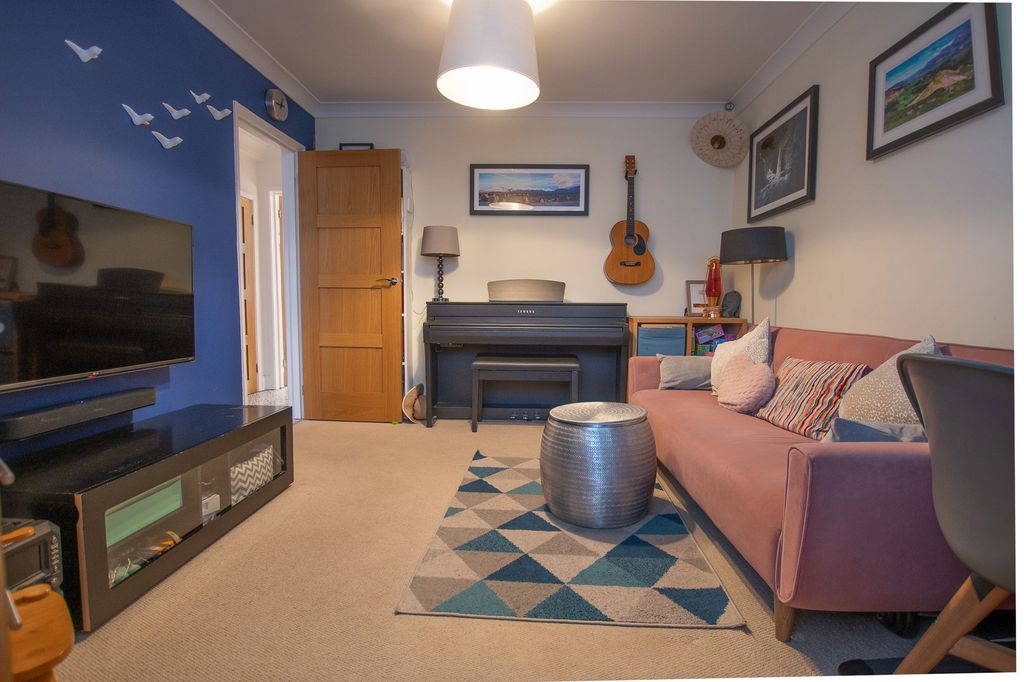 Additional image 10 of 3 bed semi-detached house for saleByrefield Road, Guildford GU2