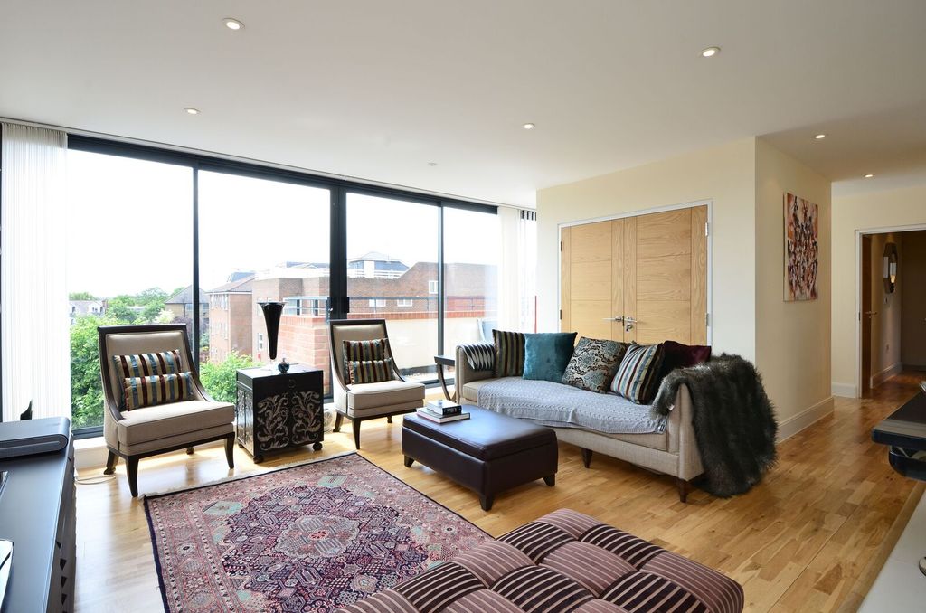 Property photo 2 of 12
