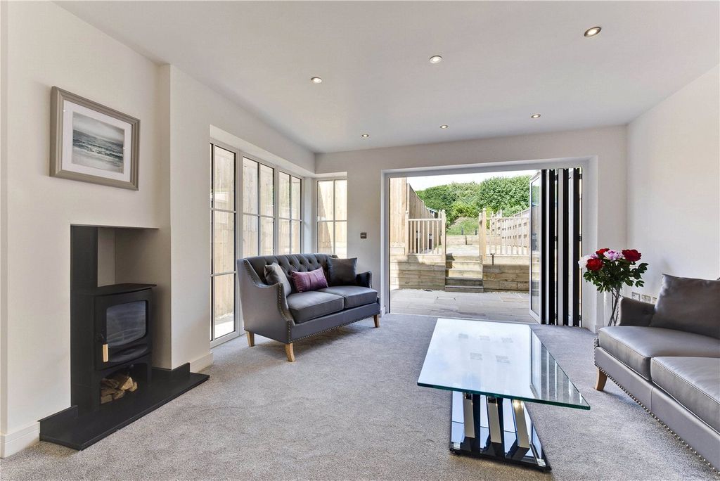 Property photo 1 of 14 Sitting Room