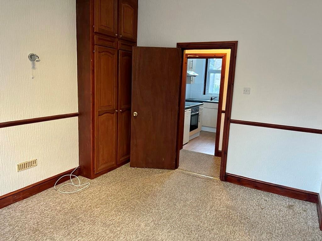 Property photo 3 of 7 Balcony