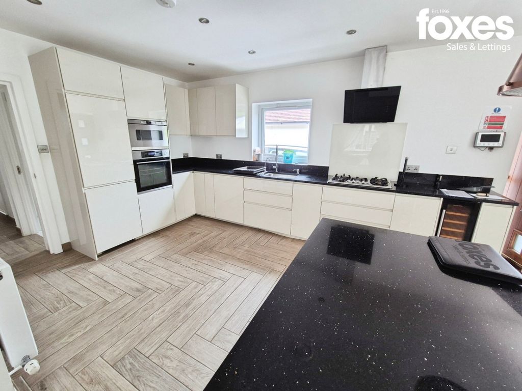 Property photo 2 of 26 4529782