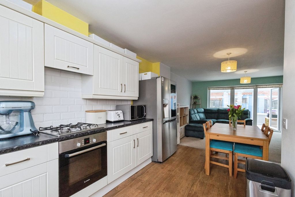 Property photo 2 of 27 Pbox-Img.Jpg