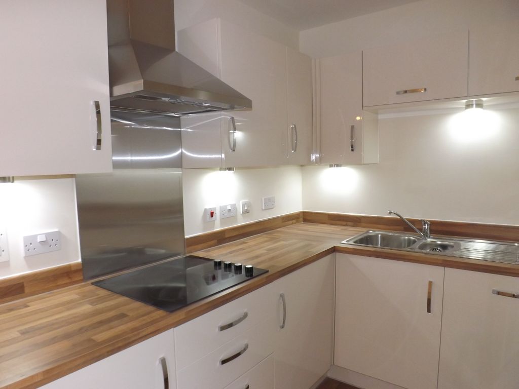 Property photo 2 of 10 Kitchen
