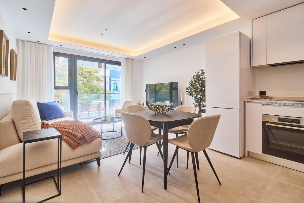 Property photo 2 of 39