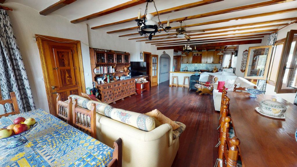 Property photo 3 of 23