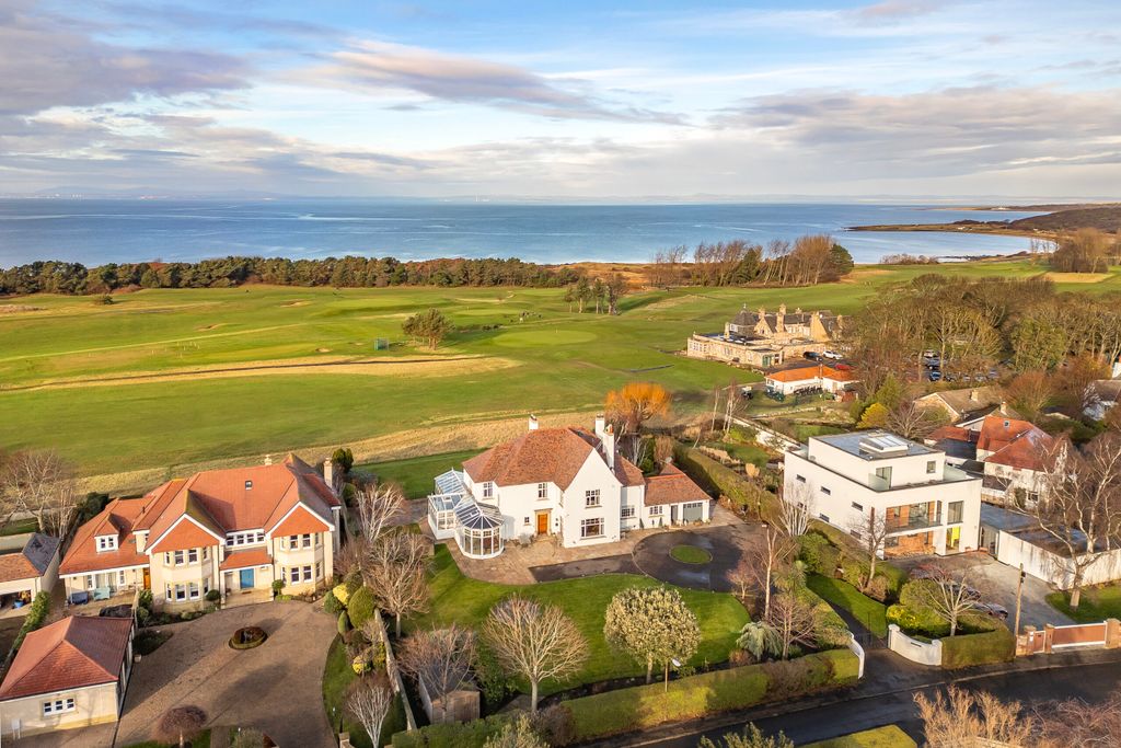 Property photo 2 of 35