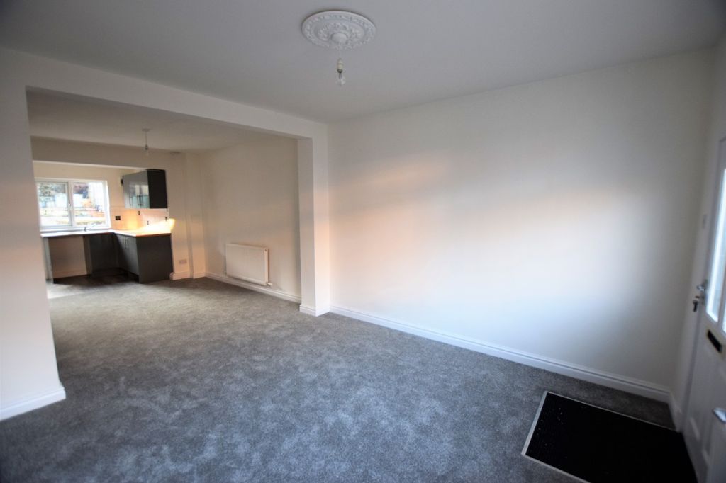 Property photo 3 of 10 Lounge/Dining Room
