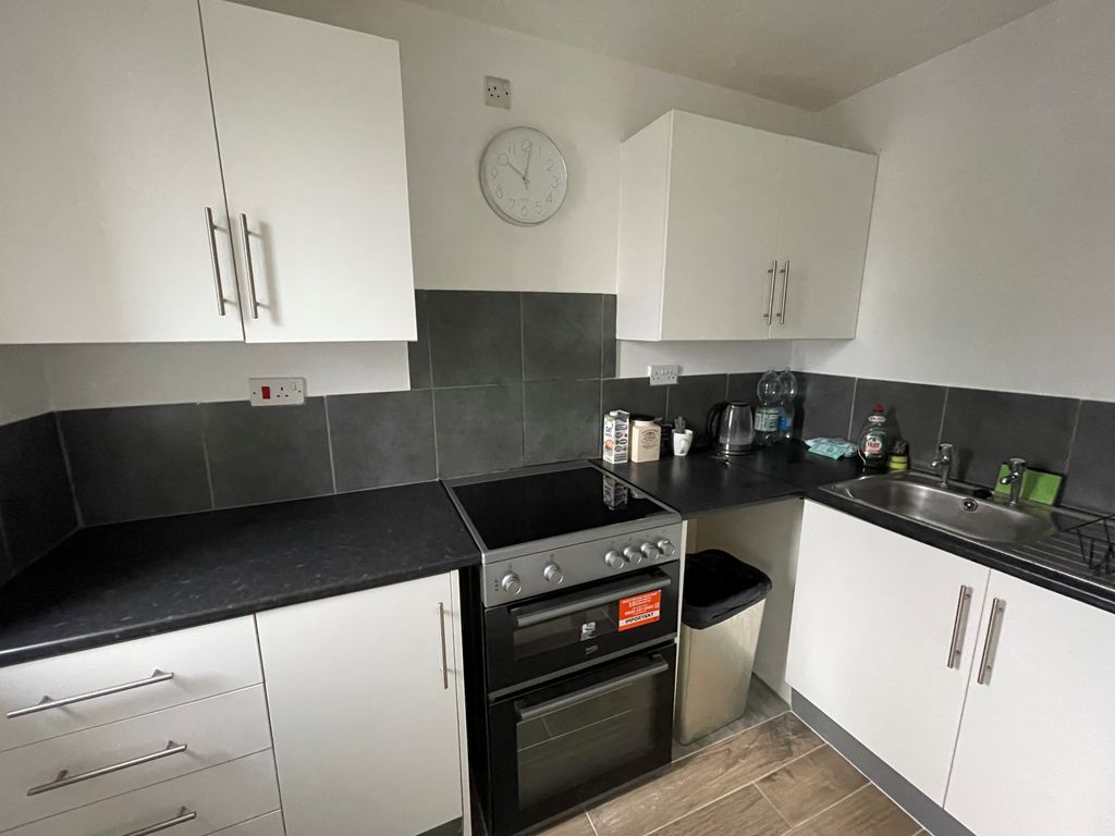 Property photo 3 of 6 Kitchen