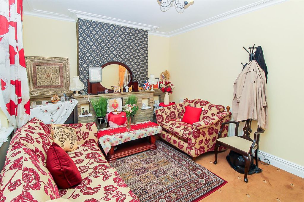 Property photo 3 of 11 Lounge