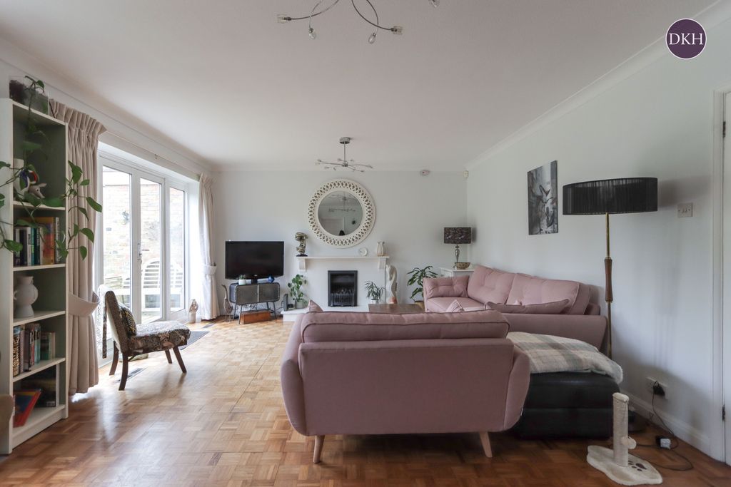 Property photo 2 of 19 Picture No. 14