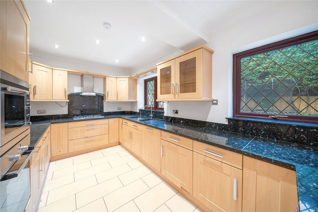Property photo 2 of 15 Picture No. 10