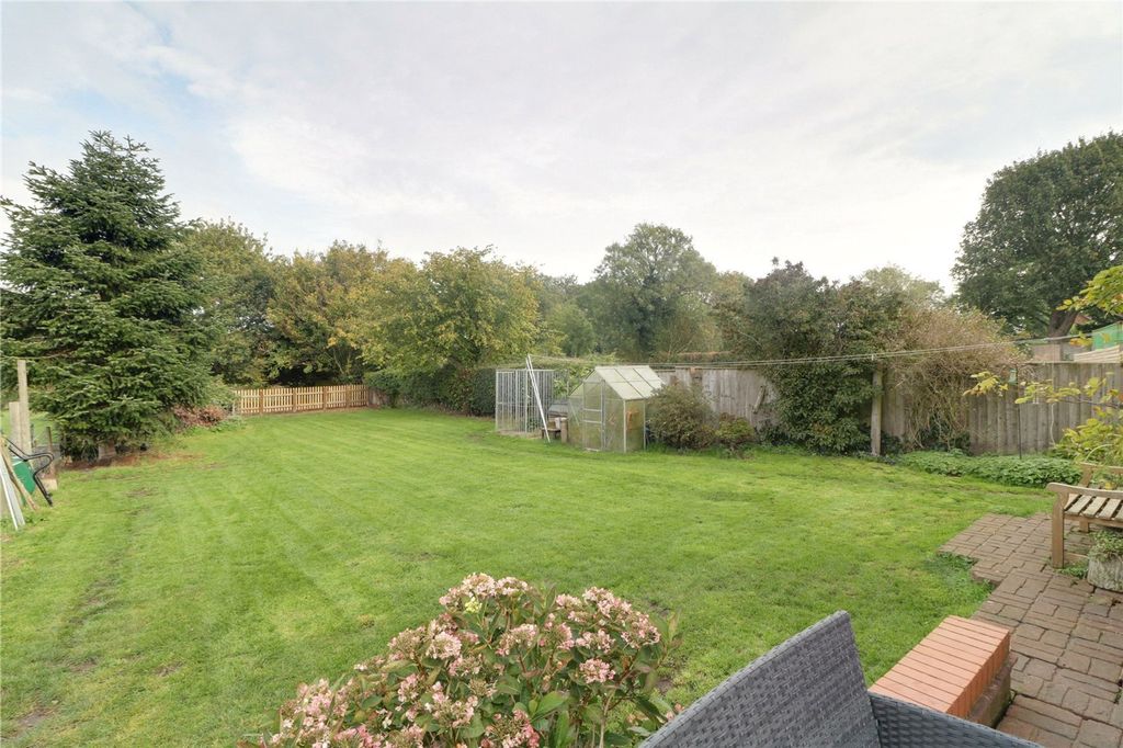 Property photo 2 of 25 Picture No. 21