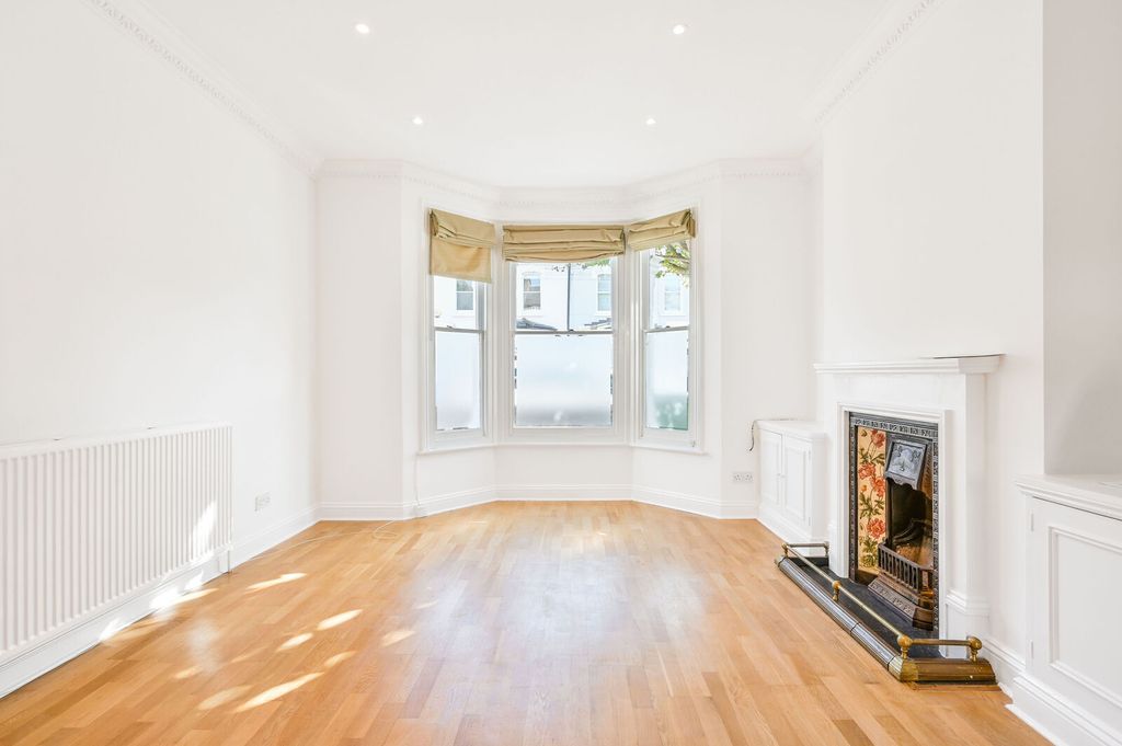 Property photo 3 of 12