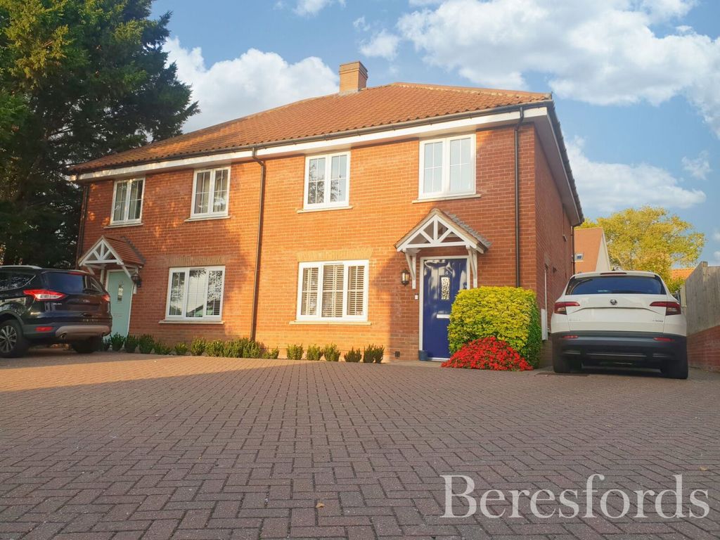 Property photo 1 of 11 Front