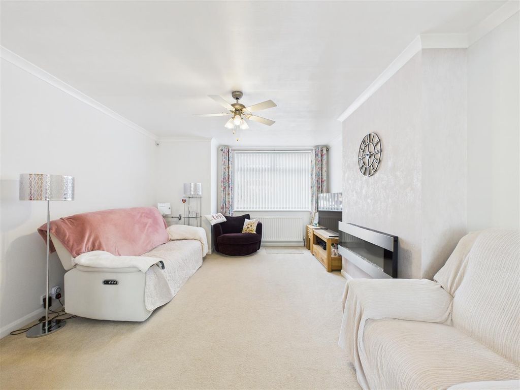 Property photo 2 of 17 Cam05193G0-Pr0061-Still011.Jpg