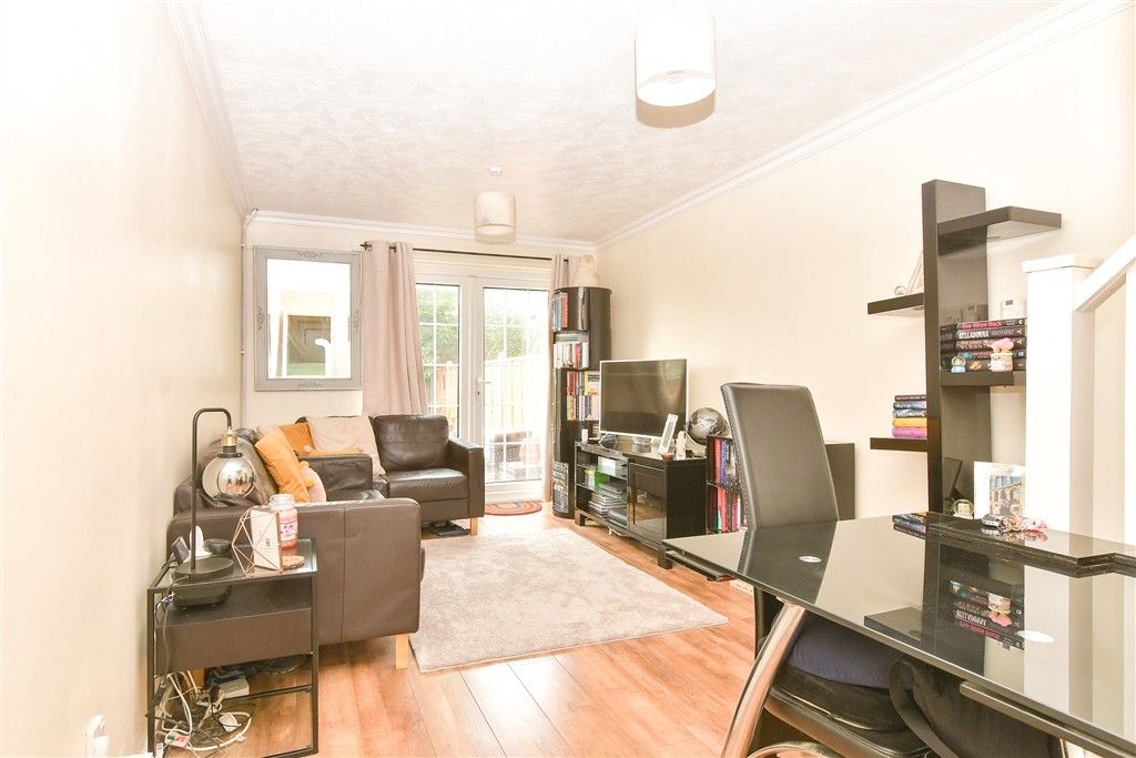 Property photo 3 of 10 Lounge